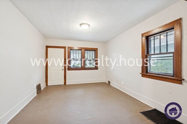 Building Photo - 1749 Berdan Ave