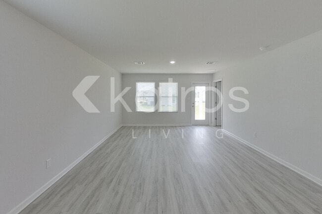 Foto del edificio - 14262 Ruffian Ave