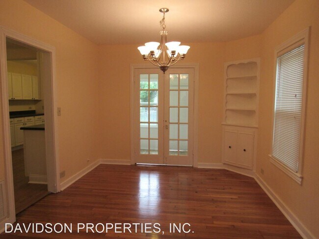 Building Photo - 2220-2220 W Mistletoe Ave
