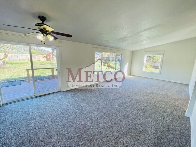 Building Photo - AVAILABLE NOW 3 Bedroom Manufactured Home ...
