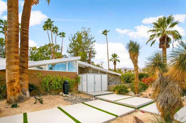 Building Photo - 73265 Tamarisk St