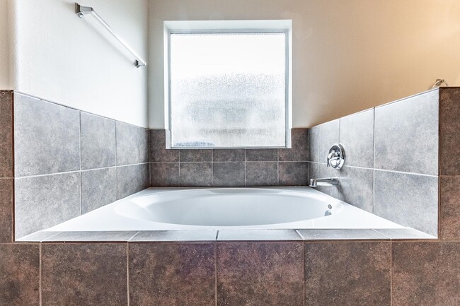 Building Photo - 913 Boxelder Pointe