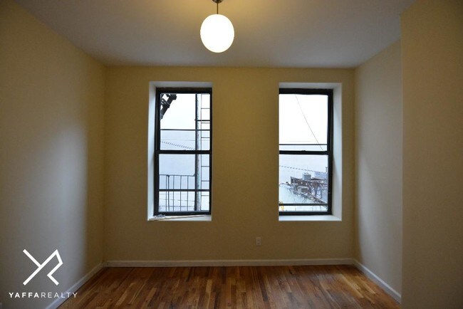 Foto del edificio - 183 Graham Ave