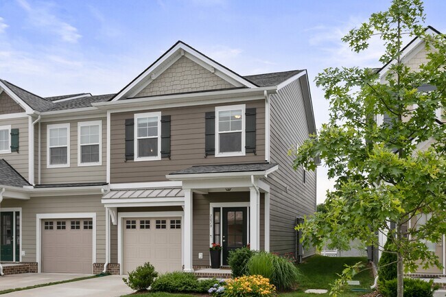 Building Photo - 2079 Orangery Dr