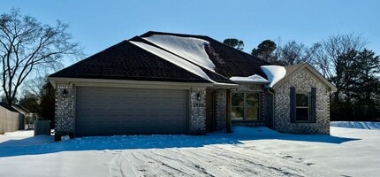 Building Photo - 1502 Rehoboth Dr