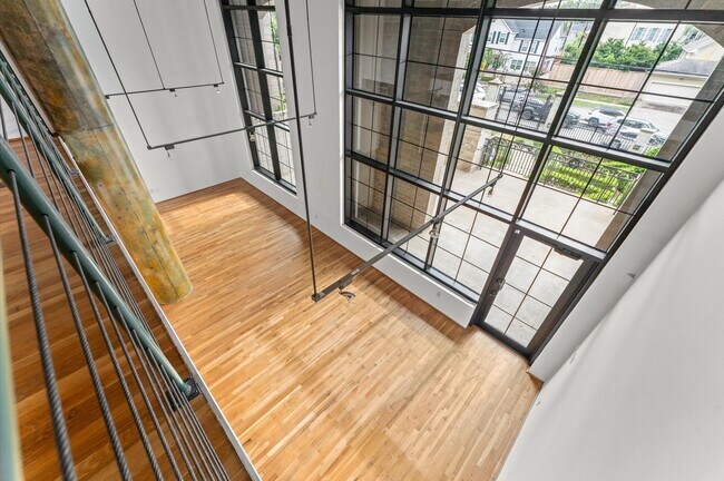 Foto del edificio - 1005 S Shepherd Dr
