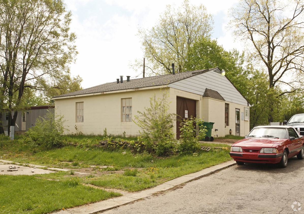 Building Photo - Fairlane Estates Mobile Home Park