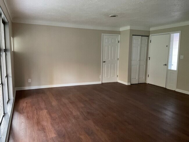 Foto del edificio - 634 Wiltshire Blvd