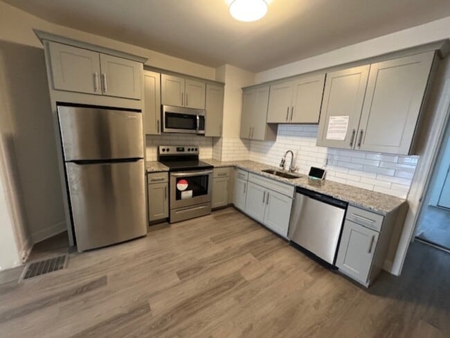 Foto del edificio - 821 N Collington Ave