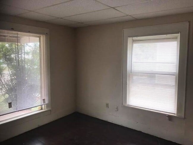 Foto del edificio - 115 E. 15th