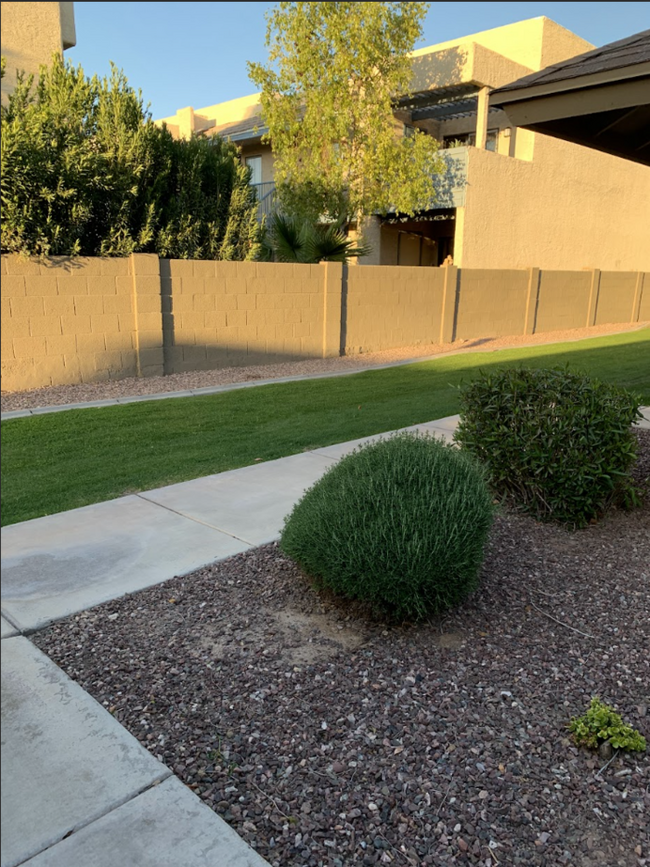 Foto del edificio - Beautiful Scottsdale townhome. One car gar...