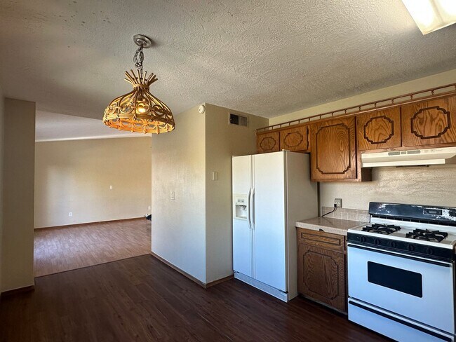 Building Photo - 3 Bedroom 2 Bathroom Home available to rent in Farmington