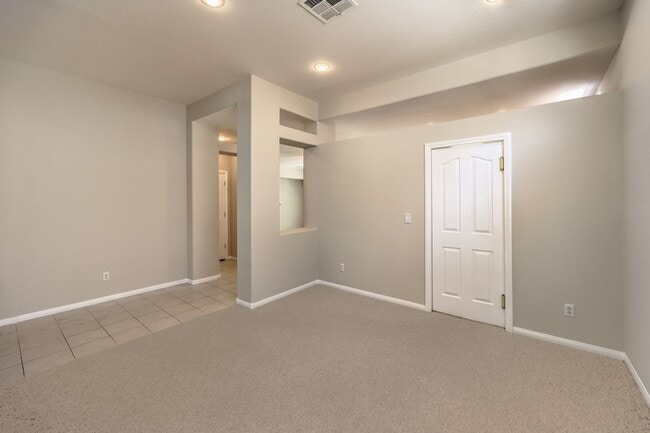 Building Photo - single story / 3 car garage / 3 bedrooms / 3 baths