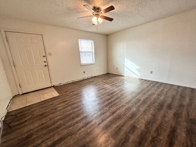 Foto del edificio - 4618 Erskine St