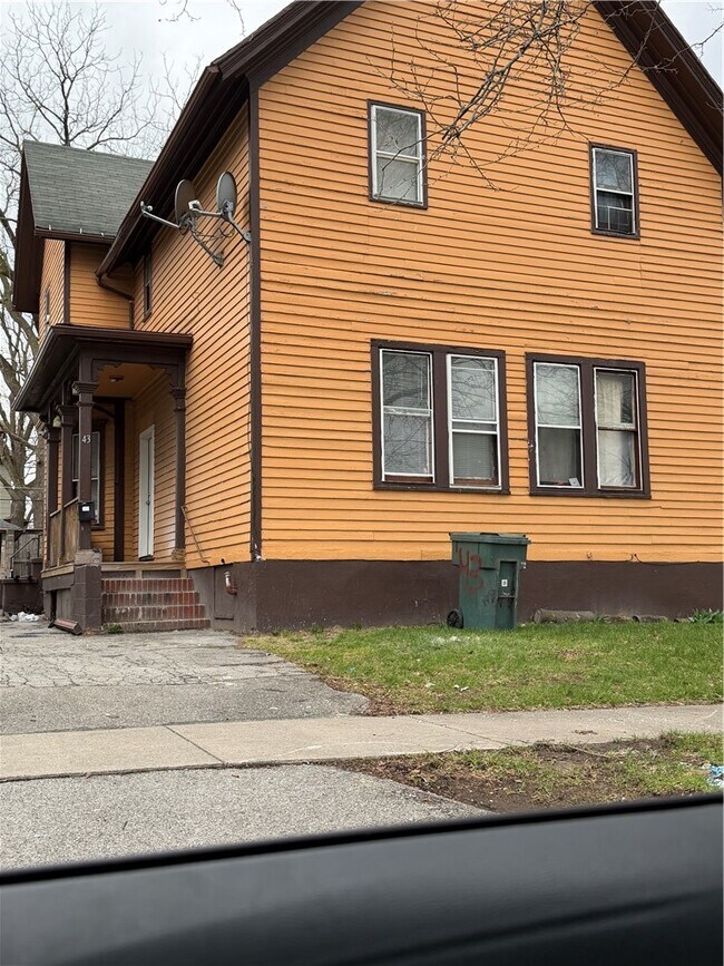 Building Photo - 43 York St