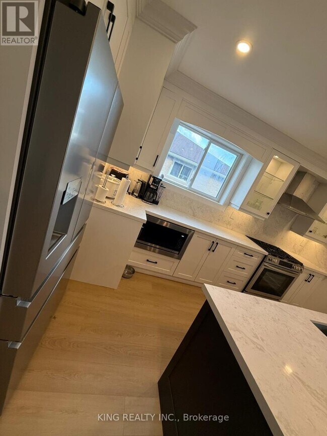 Building Photo - 650 Mountview Pl
