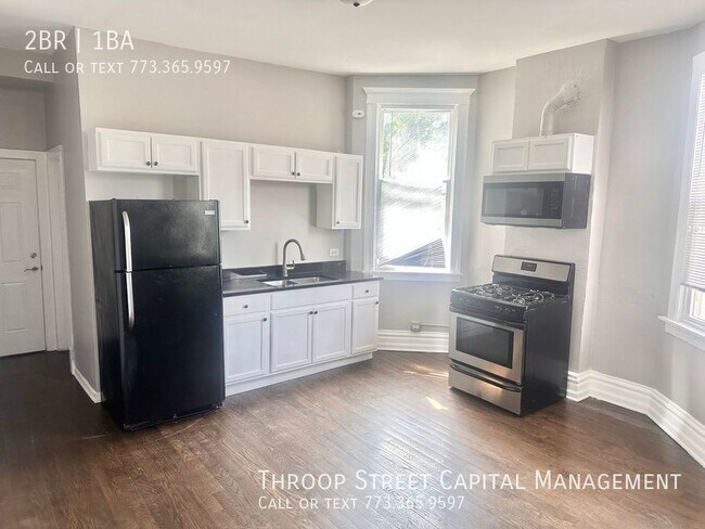 Building Photo - Spacious 2Bed 1Bath in Humboldt Park