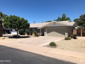 Building Photo - 208 E Balboa Dr