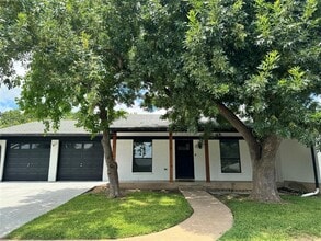 Building Photo - 2500 Harrowden Dr