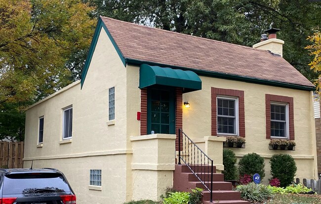 Foto del edificio - 8751 White Ave