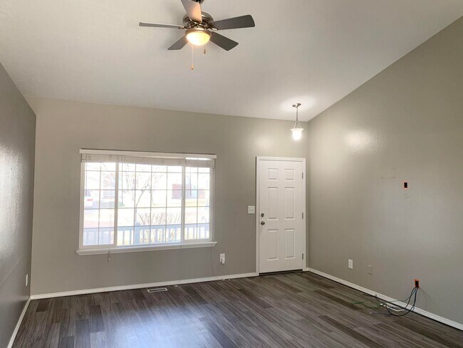 Building Photo - Wonderful Home Next to Nampa's Greenbelt!
