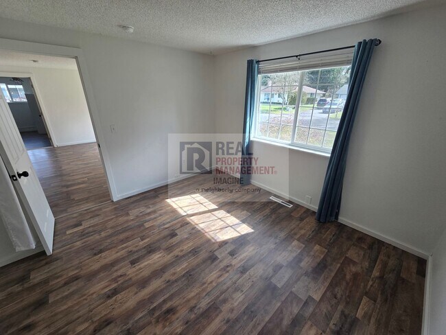 Foto del edificio - Updated 5 Bedroom Home!
