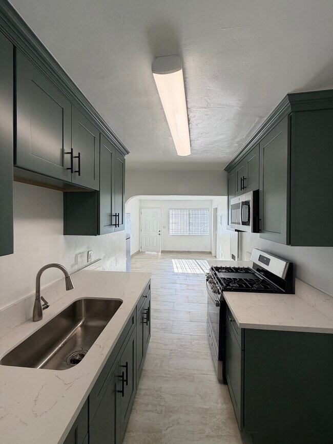 Foto del edificio - 350 W Fig St