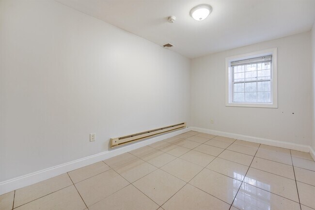 Building Photo - 28 Van Cleef St