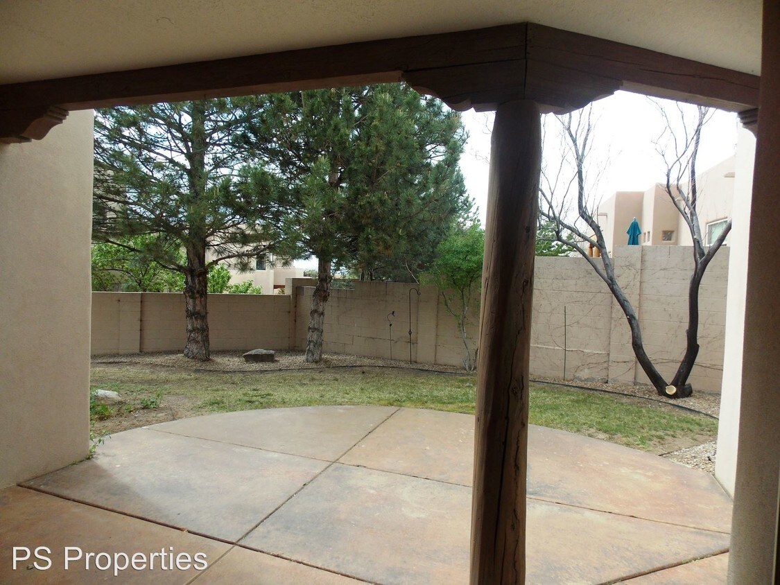 Building Photo - 6505 High Ridge Pl NE
