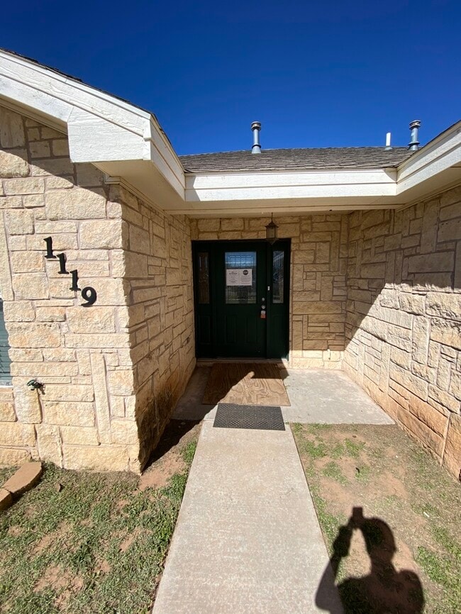 Building Photo - 3 bed 2 bath 1 car garage