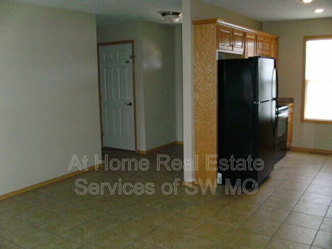 Building Photo - 3911 S Timbercreek Ave