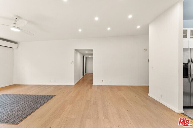 Foto del edificio - 2160 Lake Shore Ave
