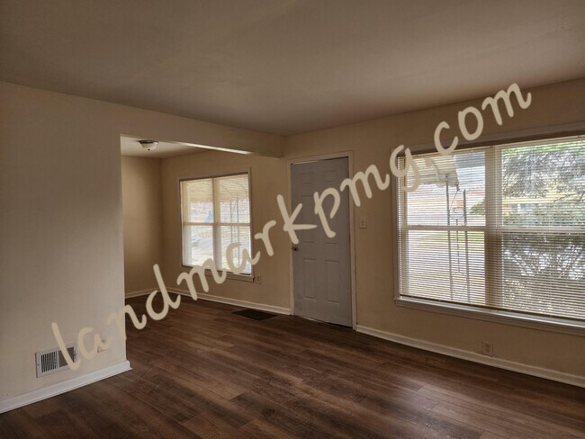 Foto del edificio - 7667 Bramell