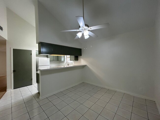 Building Photo - 126 Knoll Ave