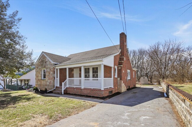 Foto del edificio - Beautiful three-bedroom single family home...