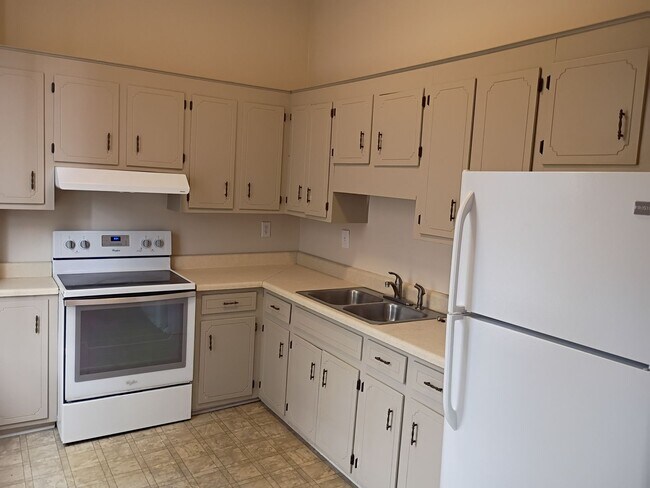 Building Photo - 516 4th St