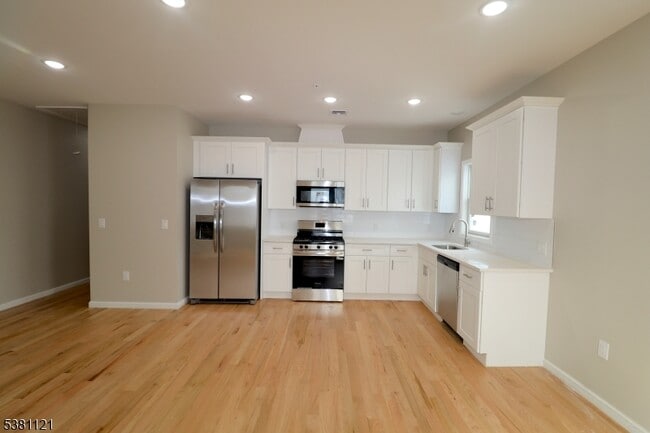 Building Photo - 385 Lafayette St