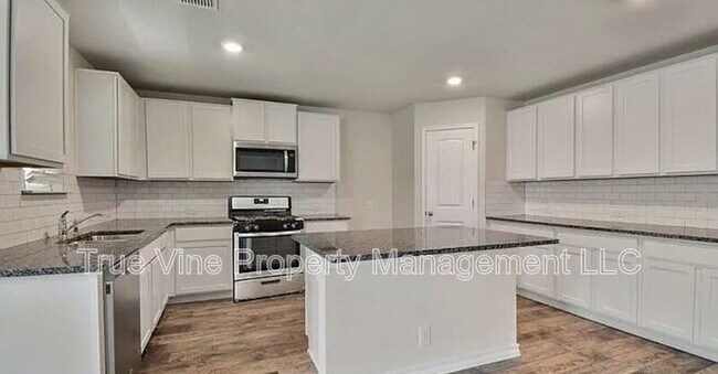 Building Photo - 913 Rolling River