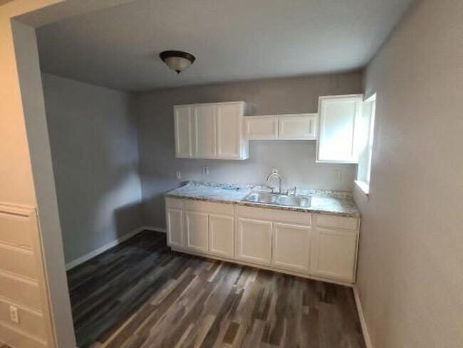 Building Photo - Single-Family Home Available!