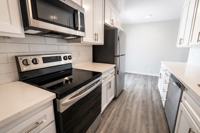Interior Photo - 1635 North Martel Avenue