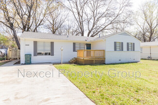 Foto del edificio - 5442 Loch Lomond Rd