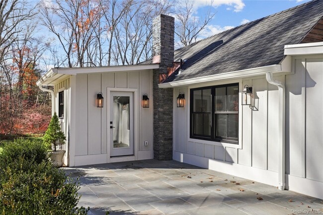 Building Photo - 260 Waccabuc Rd