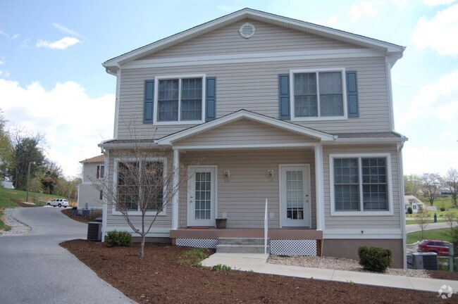 Building Photo - 210 Heights Ln