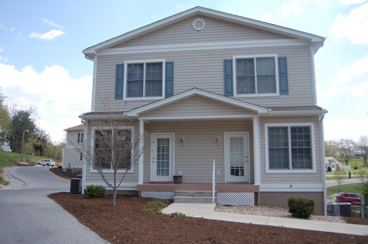 210 Heights Ln Unit 210, Blacksburg, VA 24060 Condo for Rent in