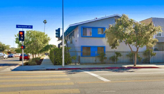 Foto del edificio - 928 W 83rd St