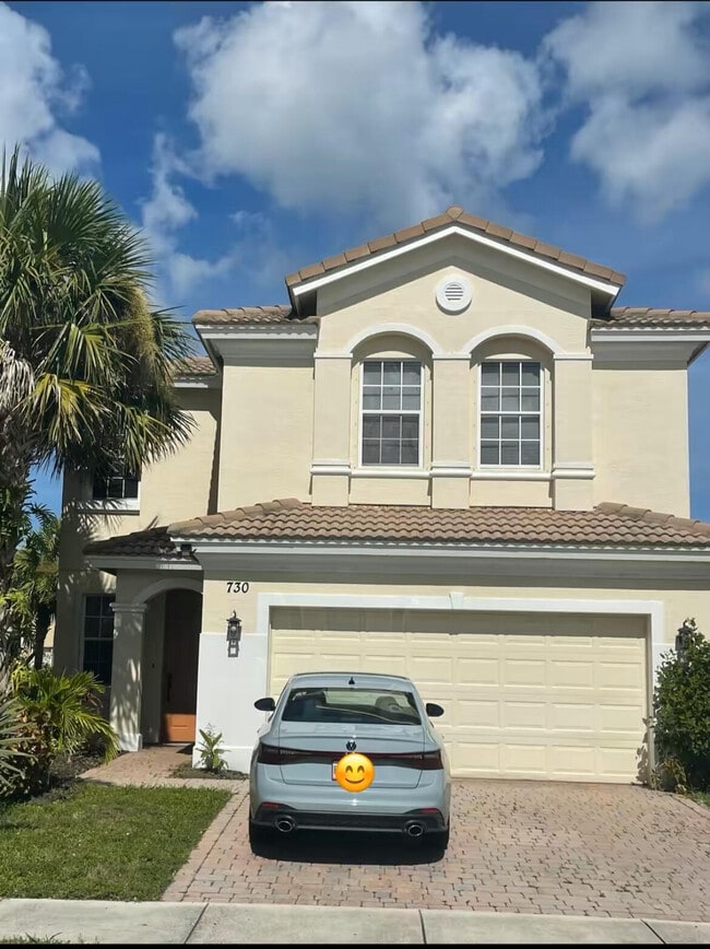 Building Photo - 730 NW Leonardo Cir