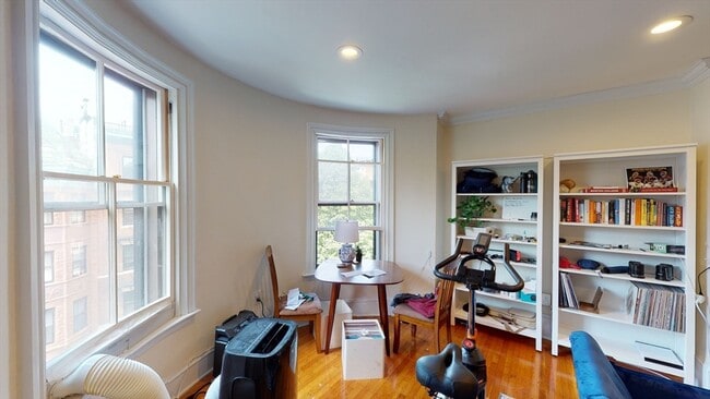 Building Photo - 6 Brimmer St