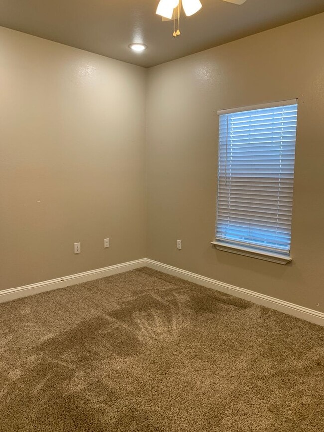 Foto del edificio - 2408 E 14th St