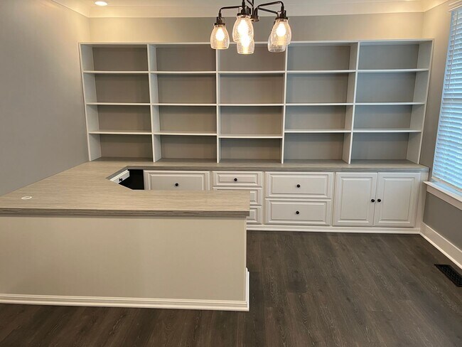 Foto del edificio - 4 Bedroom Home w/ Office and 3 Car Garage