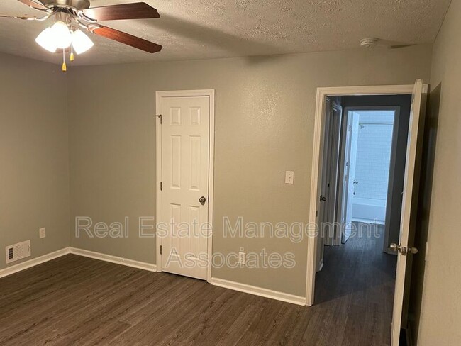 Building Photo - 12B Lisa Ln